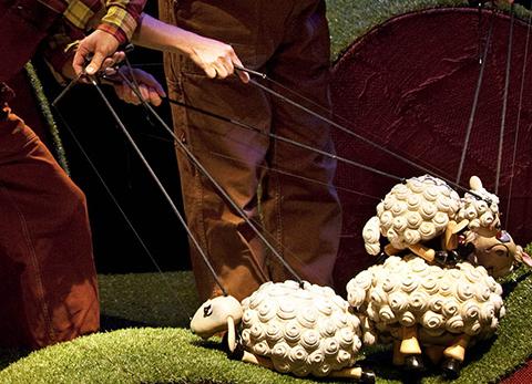 Le Vilain petit mouton (2011) – marionnettes à tringles